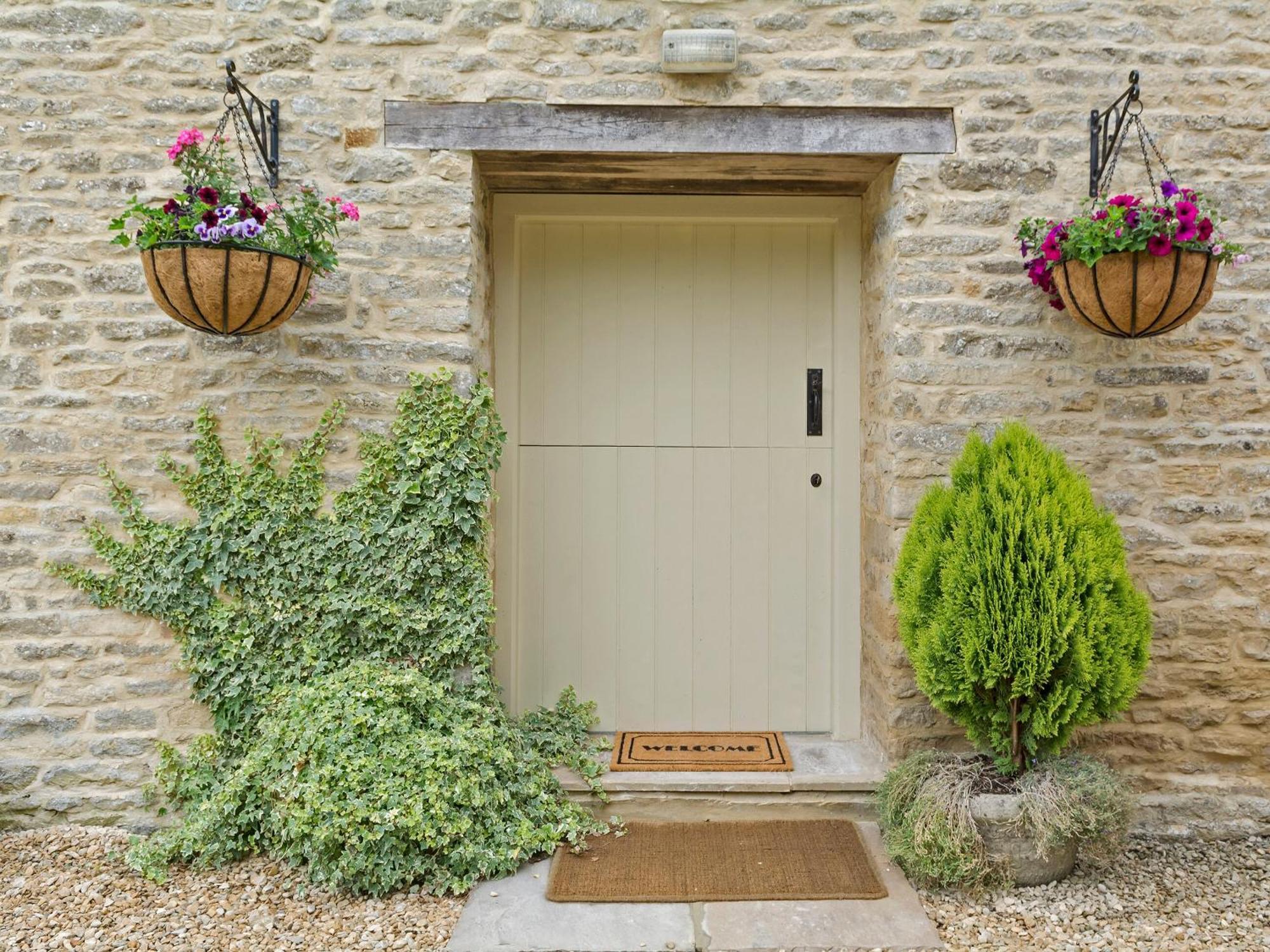 Flowers Barn Daglingworth Экстерьер фото